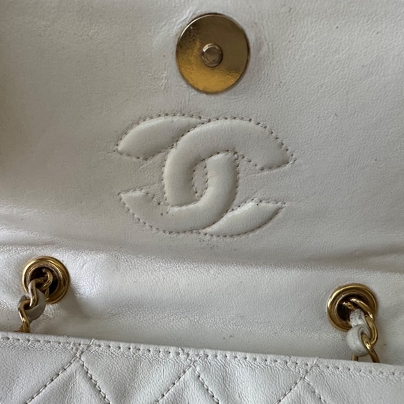 authentic Chanel white purse - Picture 4 of 11